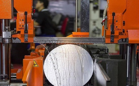 蛟河立式金属带锯床切削出现跑带故障解决方法！